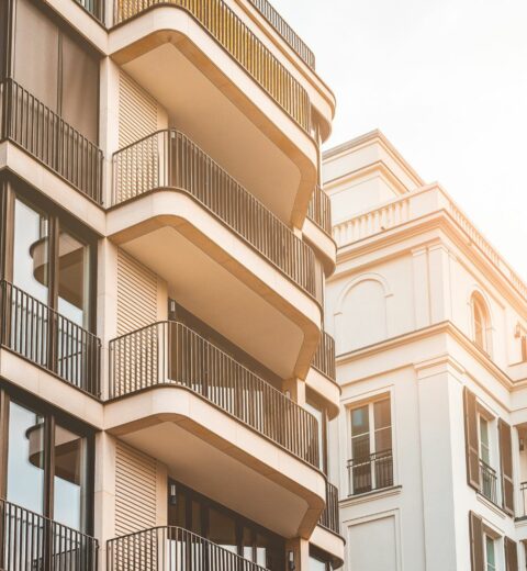 Décembre – « Vendeur en magasin : L’acteur clé des achats de Noël »